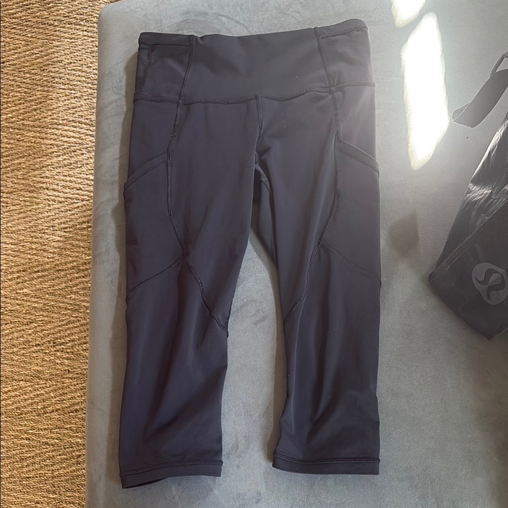 Black Lululemon Cropped Leggings